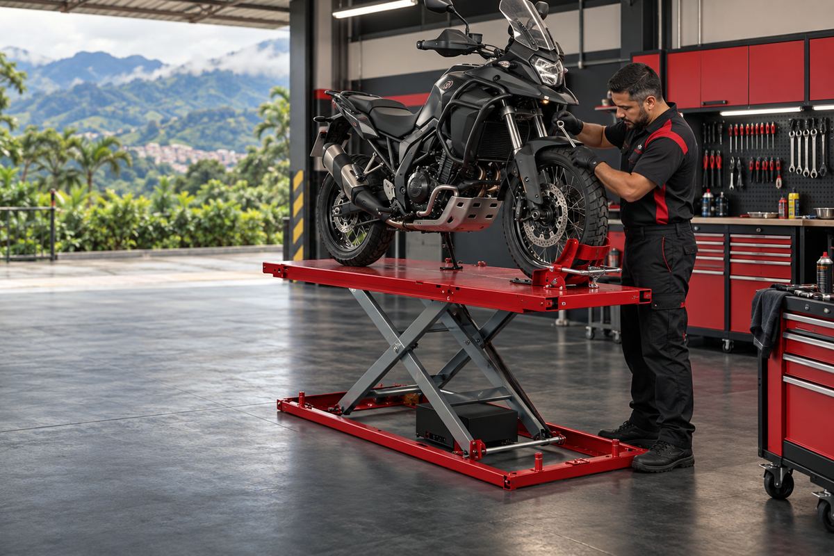 Imagen de referencia del artículo: Qué capacidad de elevador necesitas según las motos que atiendes